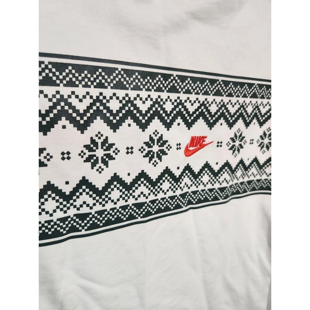 Nike Big Kids The Nike Tee Graphic T-shirt SZ: L Winter, Snow